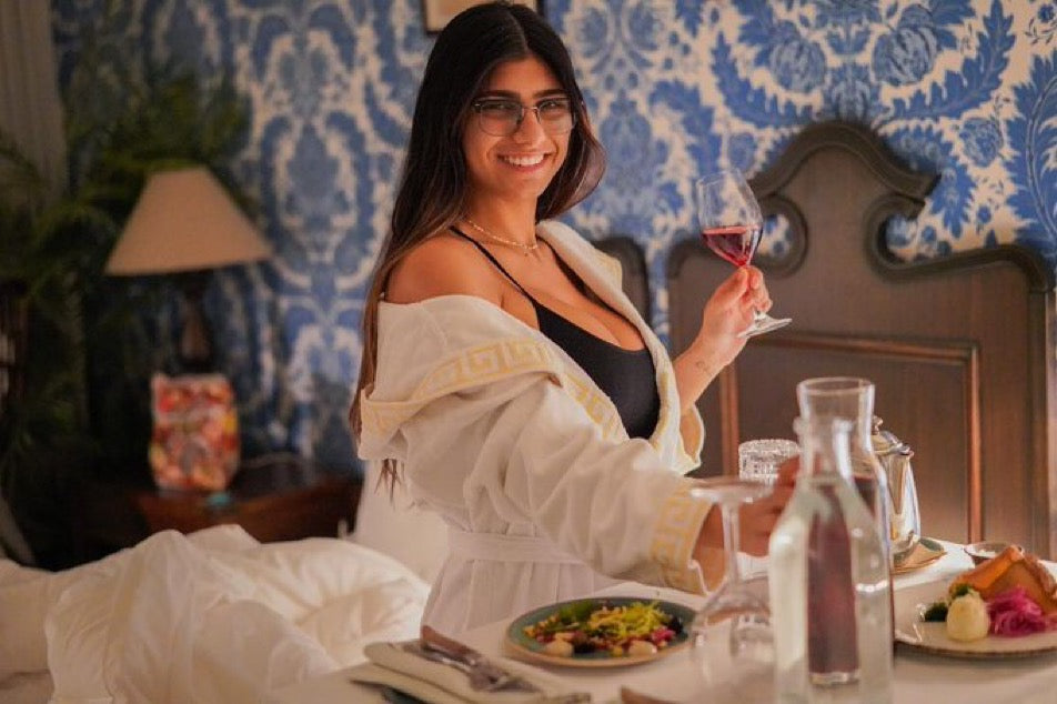 Mia Khalifa-Sinful Lifestyle -Tired Of Living For The Devil